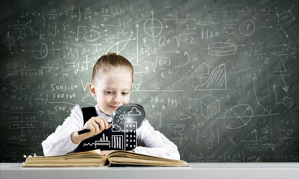 Girl discover world of knowledge — Stock Photo, Image