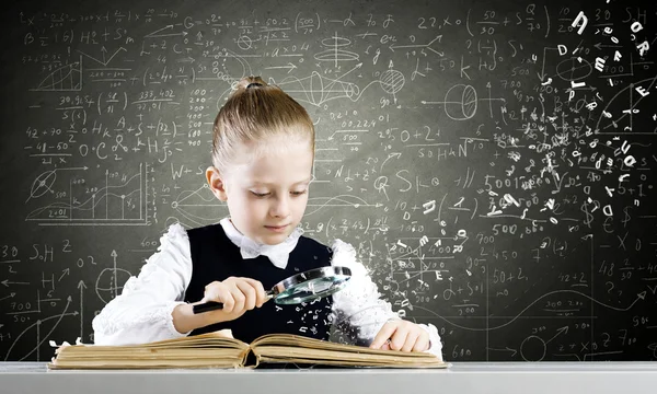 Girl discover world of knowledge — Stock Photo, Image