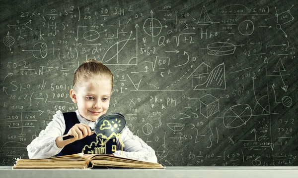 Girl discover world of knowledge — Stock Photo, Image