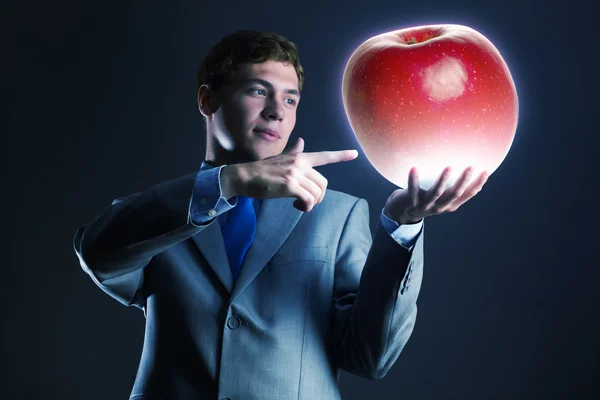 Mann mit Apfel — Stockfoto