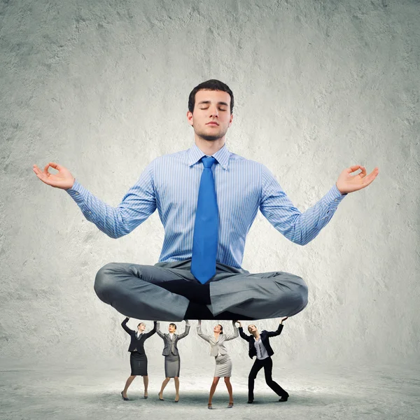 Meditando uomo d'affari — Foto Stock