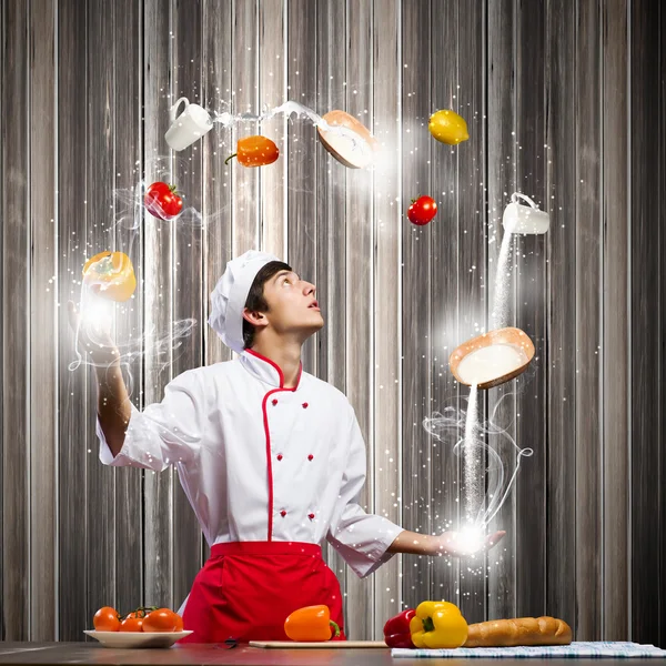 Cucinare in cucina — Foto Stock