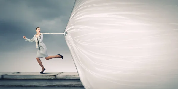 Mulher com bandeira — Fotografia de Stock