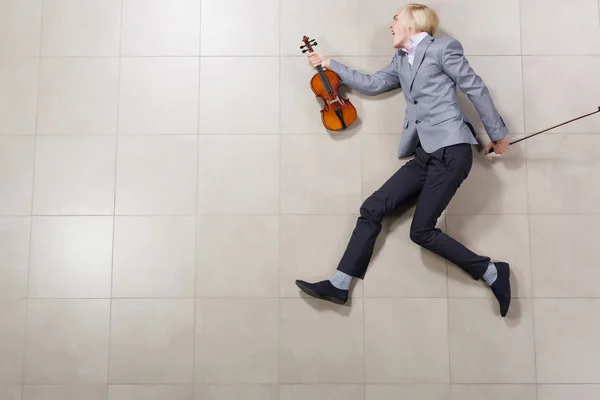 Man with violin — Stock Photo, Image