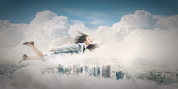 Flygande affärskvinna — Stockfoto