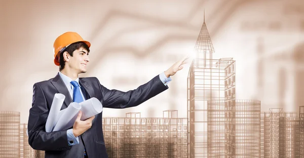 Ingeniero tocando icono de la pantalla de medios — Foto de Stock