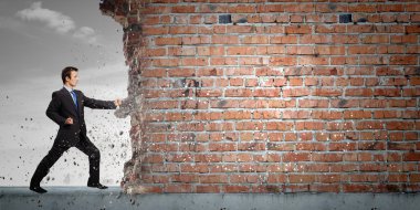 işadamı kırma taş duvar