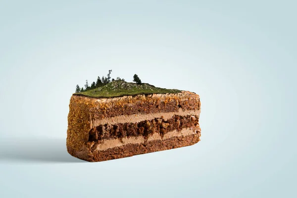 Krajobraz z górą na szczycie tortu — Zdjęcie stockowe