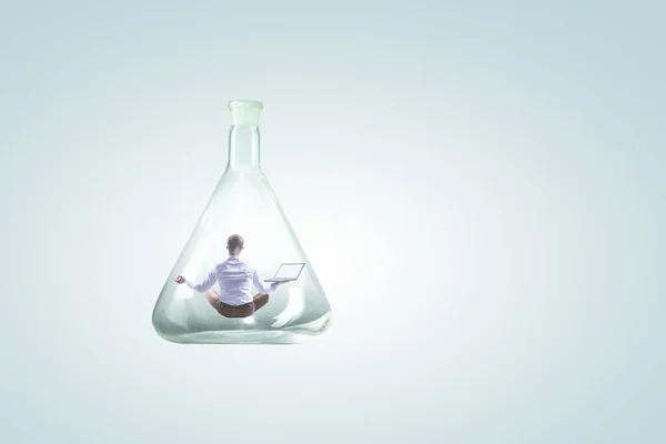 Mujer de negocios haciendo yoga en pose de loto dentro de botella de vidrio — Foto de Stock