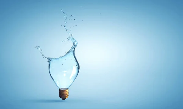 Лампочка от брызг воды — стоковое фото