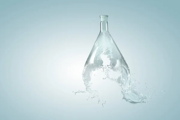 Water spat uit glazen fles — Stockfoto