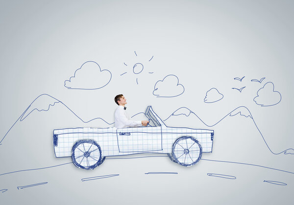 Человек за рулем автомобиля
