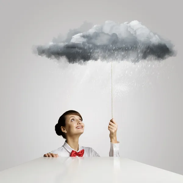 Mujer bajo la lluvia — Foto de Stock