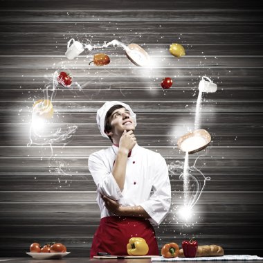 Aşçı ve malzemeler havada uçuşuyor.