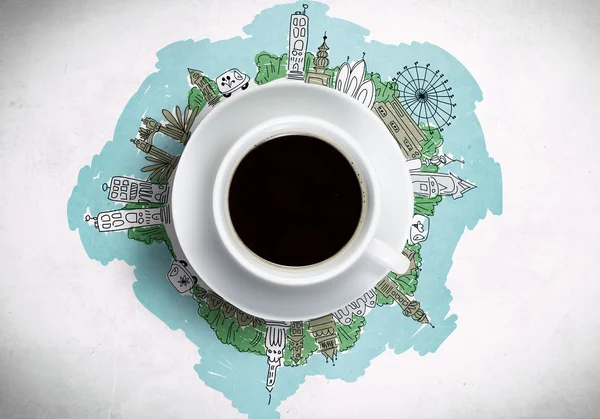 Kaffeetasse vor Skizzenhintergrund — Stockfoto