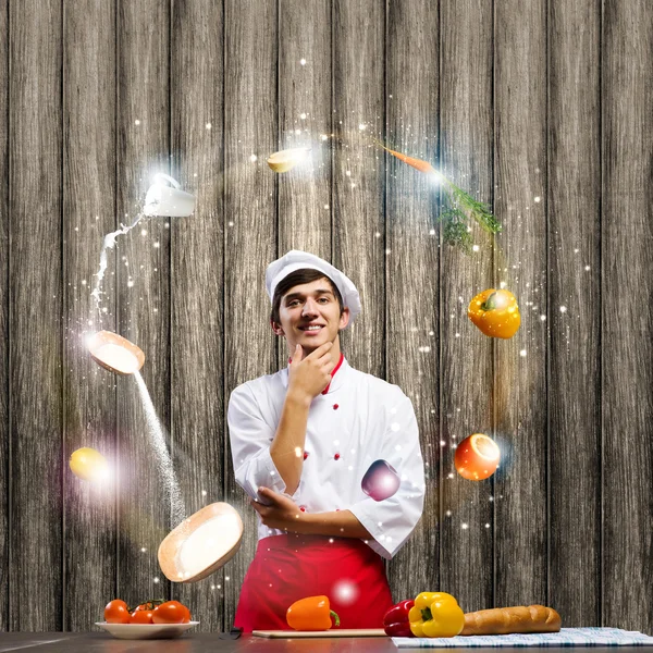 Cocinero alegre e ingredientes —  Fotos de Stock
