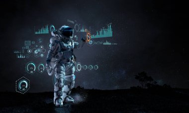 Uzay teknolojisi konsepti. Karışık ortam