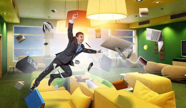 Glad affärsman som hoppar högt. Blandade medier — Stockfoto