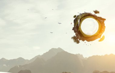 Yeşil kıvrımlı çimenli manzara