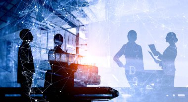 Bir grup iş adamı aydınlatma geçmişi olan ana hatları çiziyor. Karışık ortam