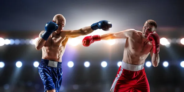 Mladý muž boxuje. . Smíšená média — Stock fotografie