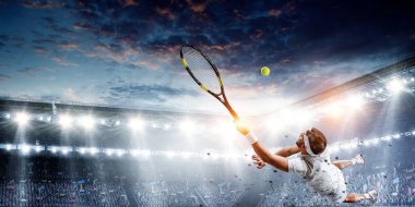 Profesyonel tenisçi. Karışık ortam