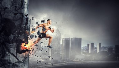 Erkek koşucu şehir manzarasına karşı. Karışık ortam