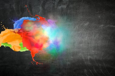 Renkli barut patlaması. Karışık ortam