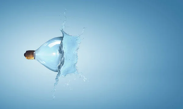 水のしぶきから電球 — ストック写真