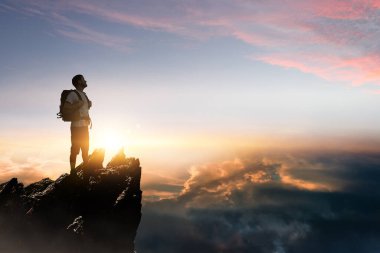 Genç gezgin dünya konseptini keşfediyor.