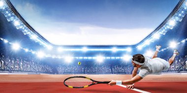 Profesyonel tenisçi. Karışık ortam