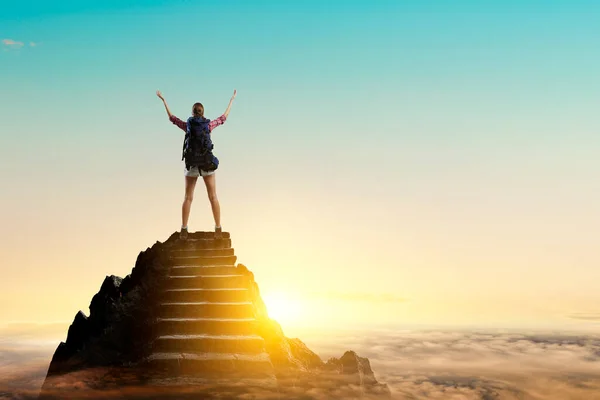 Viajero joven explorando el concepto del mundo — Foto de Stock