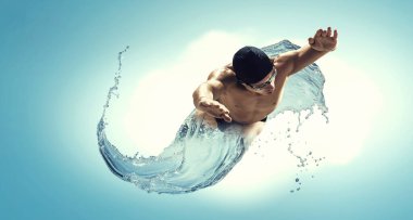 Dalgalı profesyonel erkek yüzücü. Karışık ortam