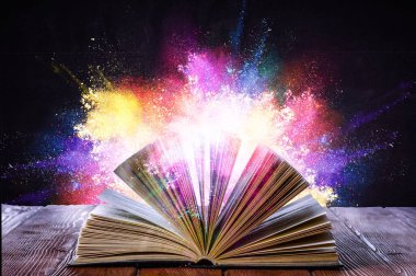 Kitap dünyası konsepti. Karışık ortam