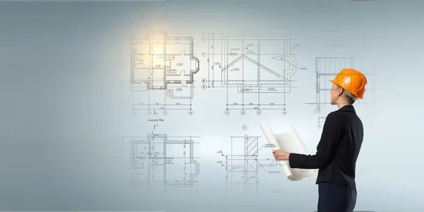 Concepto de la industria de la construcción con borradores y planos. Medios mixtos — Foto de Stock