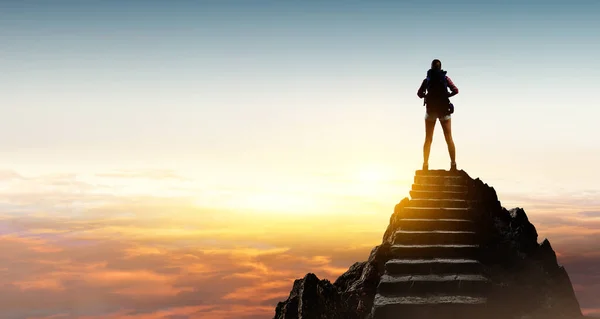 Young traveler exploring the world concept — Stock Photo, Image