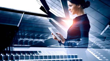 İş ve yenilik kavramı. Karışık ortam