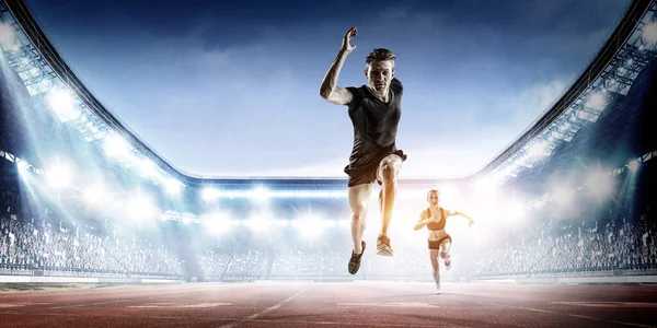 Bărbat în sport alergând. Media mixtă — Fotografie, imagine de stoc