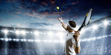 Profesyonel tenisçi. Karışık ortam