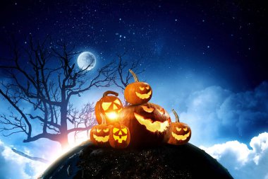 Balkabaklarıyla cadılar bayramı resmi. Karışık ortam