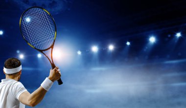 Profesyonel tenisçi. Karışık ortam