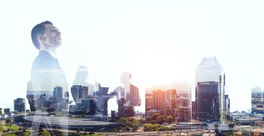 Yakışıklı, kendine güvenen bir iş adamının portresi.