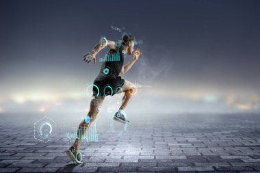 Spor giyimli bir adam koşuyor. Karışık ortam