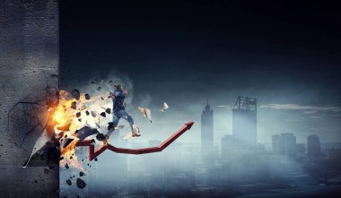 Azimli iş adamı, yangın izleri bırakarak başarı yolunda ilerliyor.