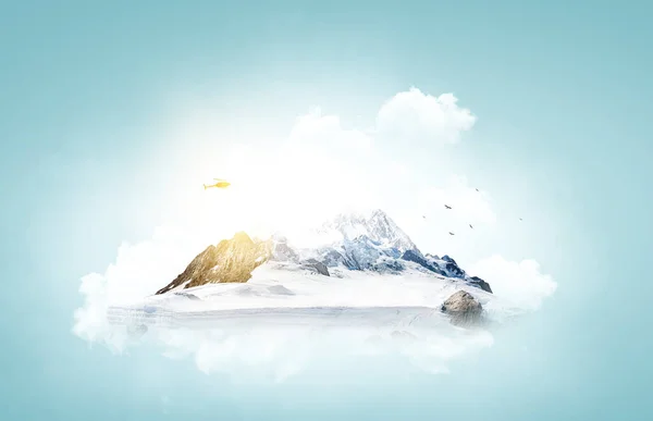 Paisaje con montaña flotando en el aire —  Fotos de Stock