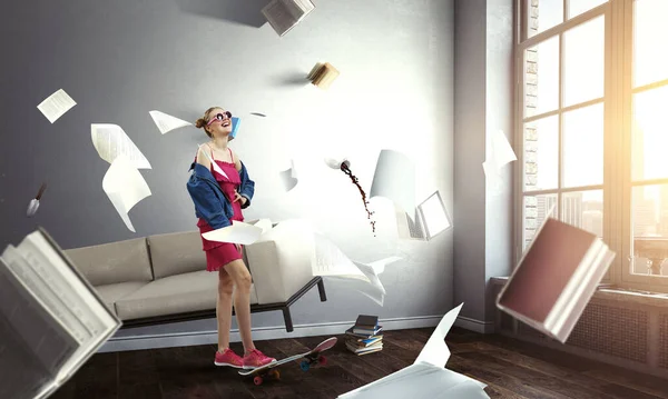 Mooi Jong Meisje Met Skate Board Gemengde Media — Stockfoto
