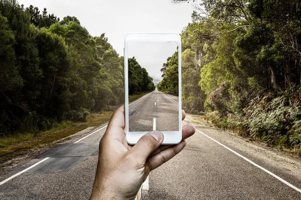 Mână Care Deține Smartphone Mobil Media Mixtă — Fotografie, imagine de stoc