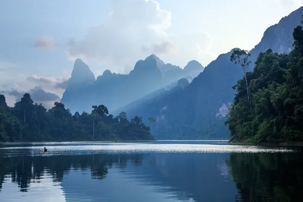 Tayland cheo lan göl üzerinde gündoğumu
