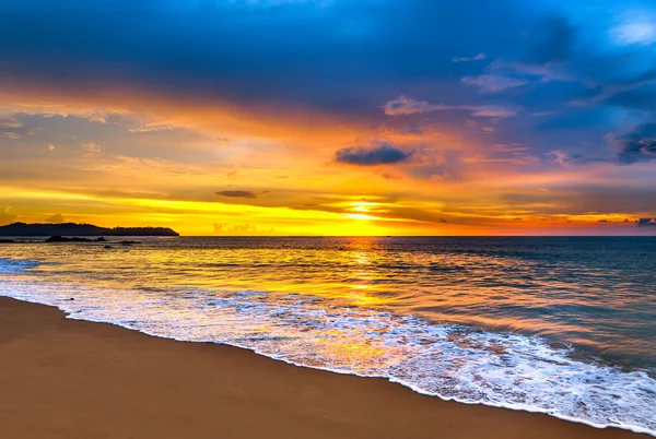 Farverig solnedgang over havet - Stock-foto