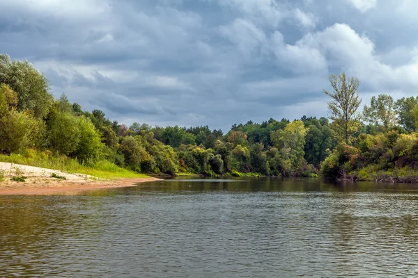 Paesaggio siberiano con il fiume — Foto Stock